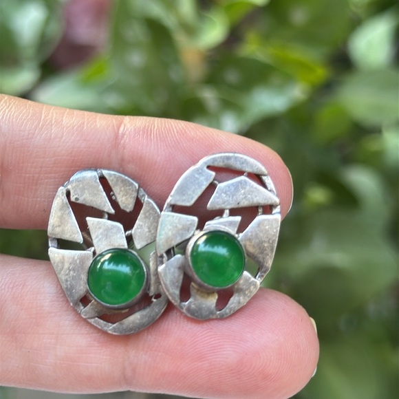 Vintage Silver and Jade Cufflinks - Picture 4 of 17